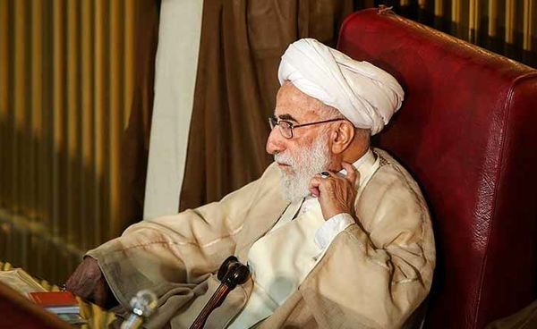 آیت الله جنتی: تا میخواهند با دانه درشتها برخورد کنند، تلفنها شروع میشود آیت الله جنتی: تا میخواهند با دانه درشتها برخورد کنند، تلفنها شروع میشود