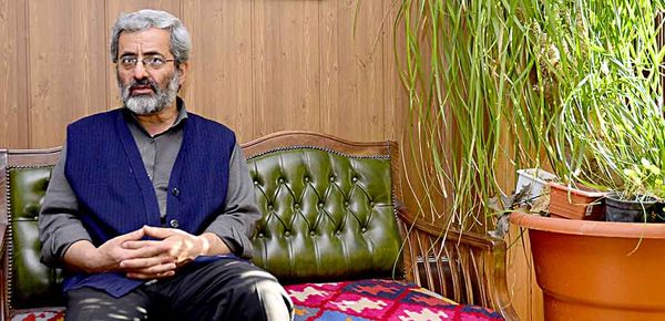 نظام دنبال این بود که افراد را برگرداند اما احمدینژاد اصرار داشت به سمت مخالف سوق دهد
