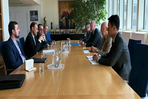 معاون ظریف خطاب به آمانو: برگشت پذیری اقدامات ایران به اقدامات عملی دیگران بستگی دارد